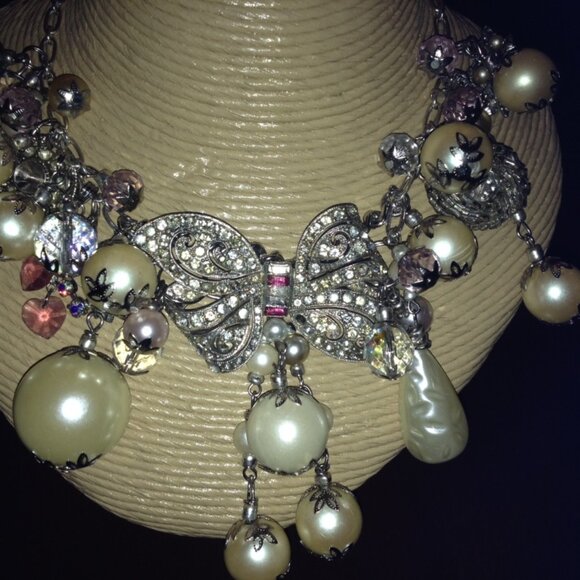 Endearing Large Pearl and Rhinestone Necklace - Picture 3 of 7